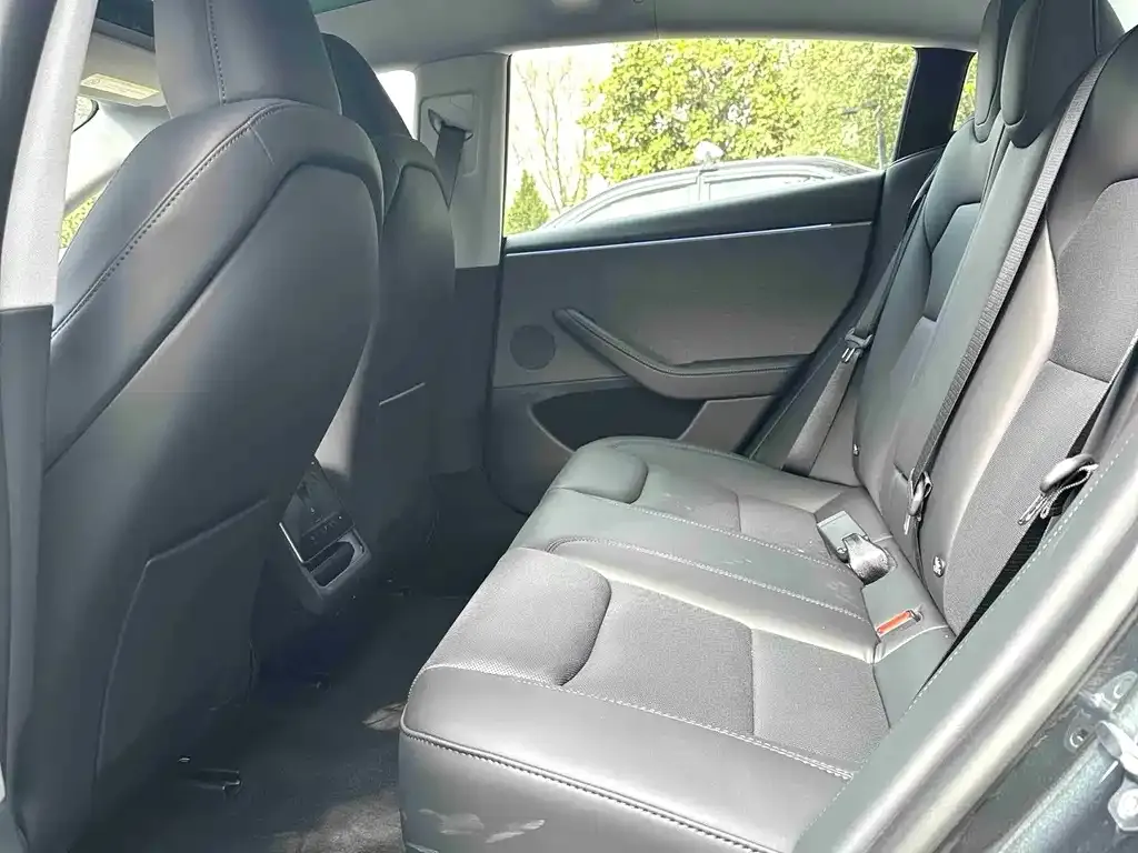 Tesla Model 3 — фото 4