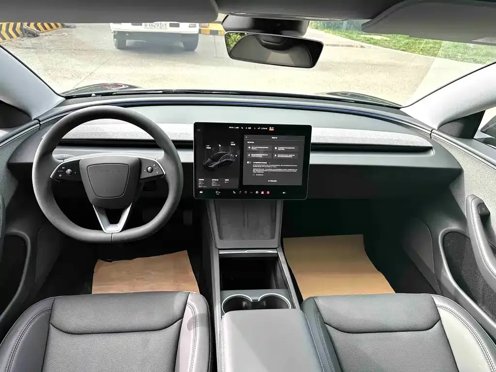 Tesla Model 3 — фото 2