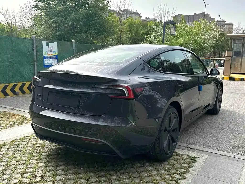 Tesla Model 3 — фото 9