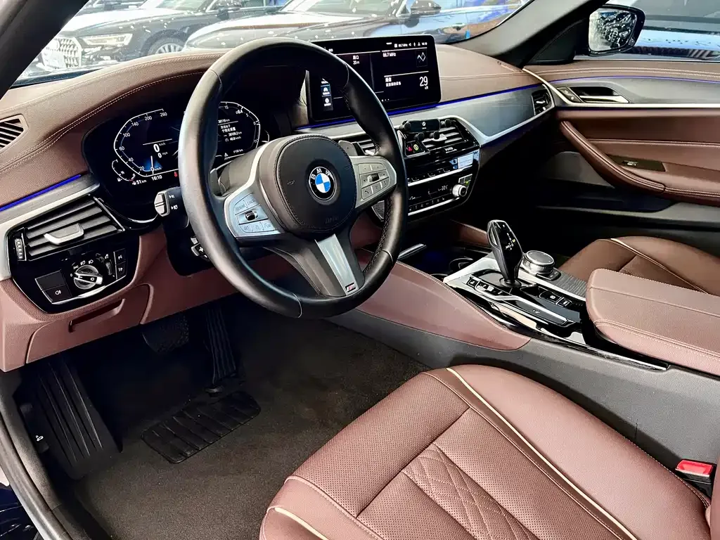 BMW 5 Series — фото 6