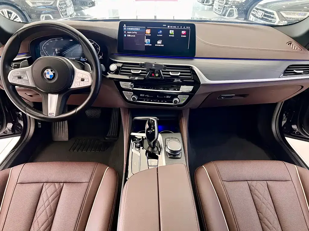 BMW 5 Series — фото 10