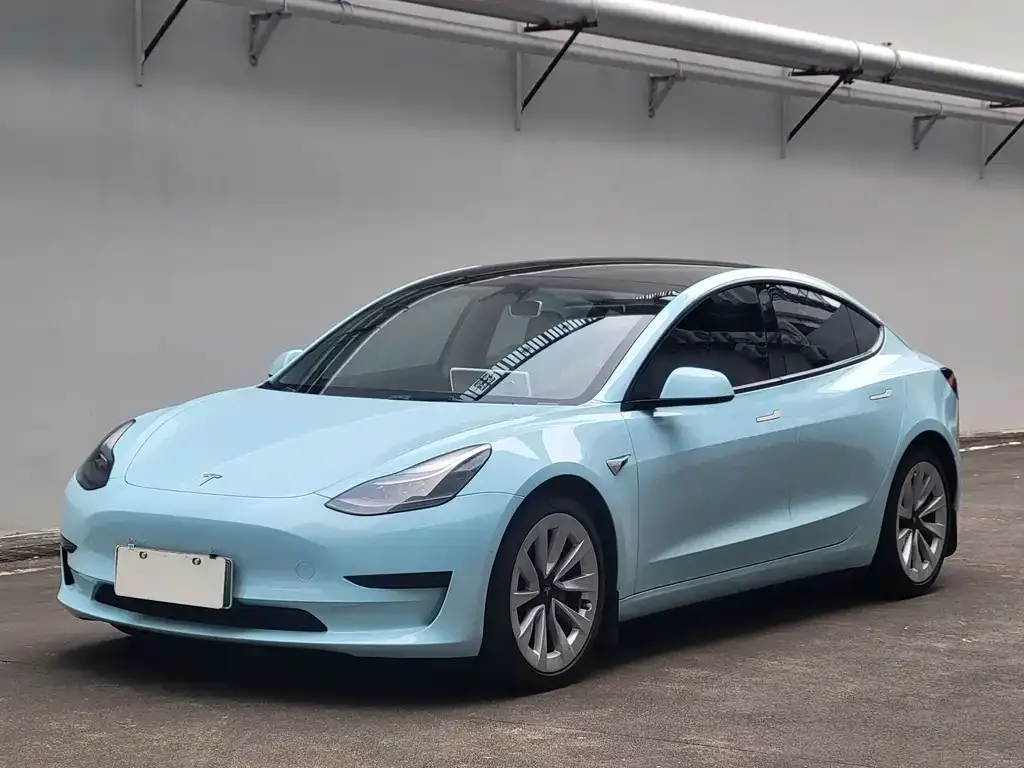 Tesla Model 3 — фото 1