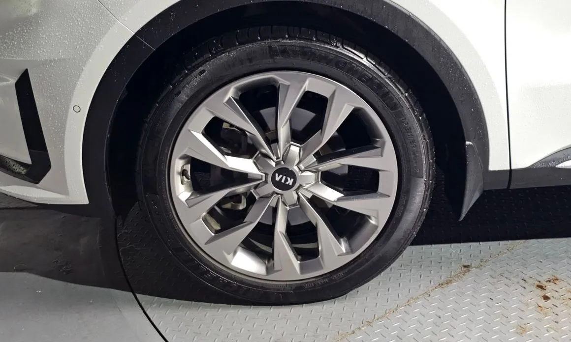 Kia Sorento — фото 6