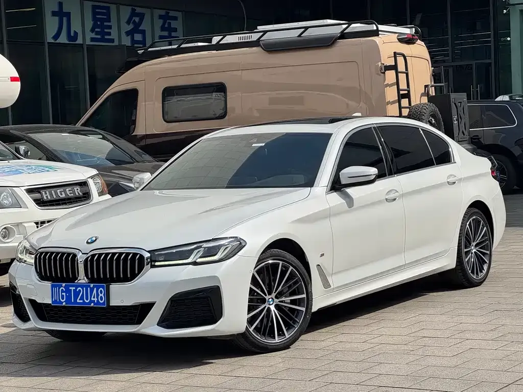 BMW 5 Series — фото 1