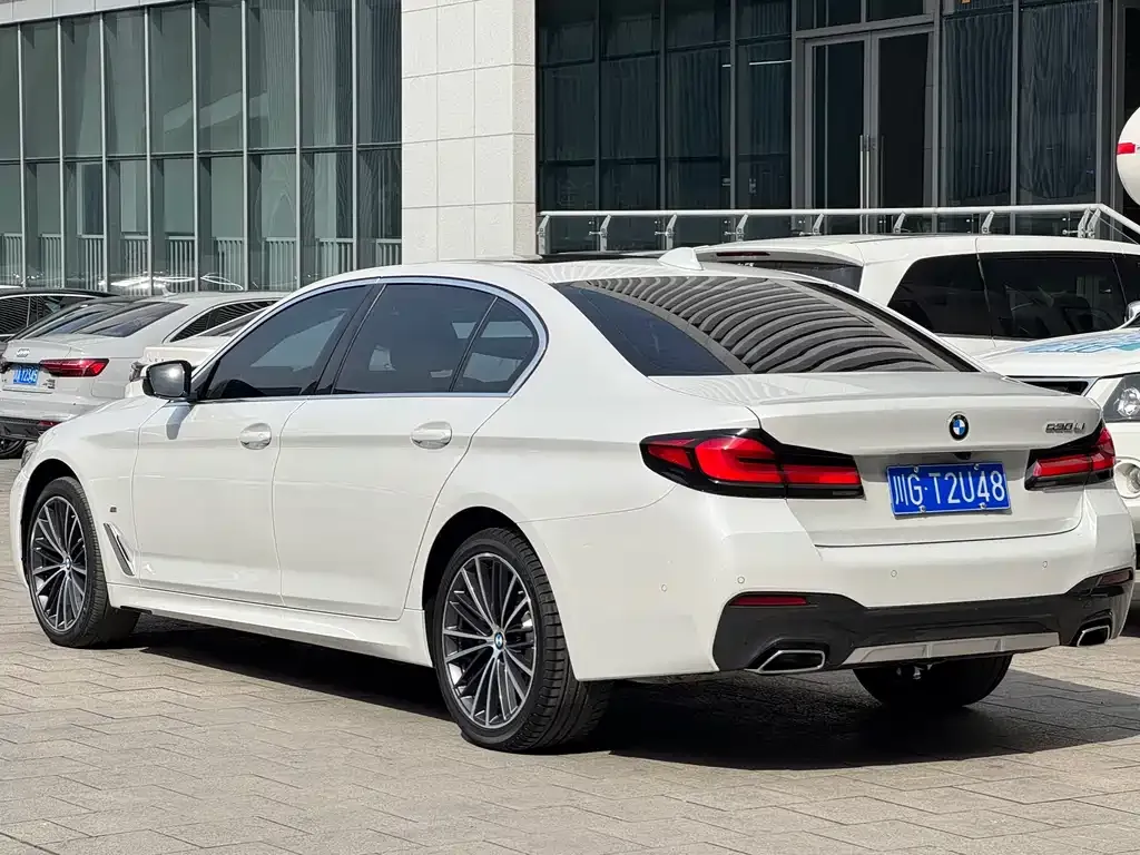 BMW 5 Series — фото 5