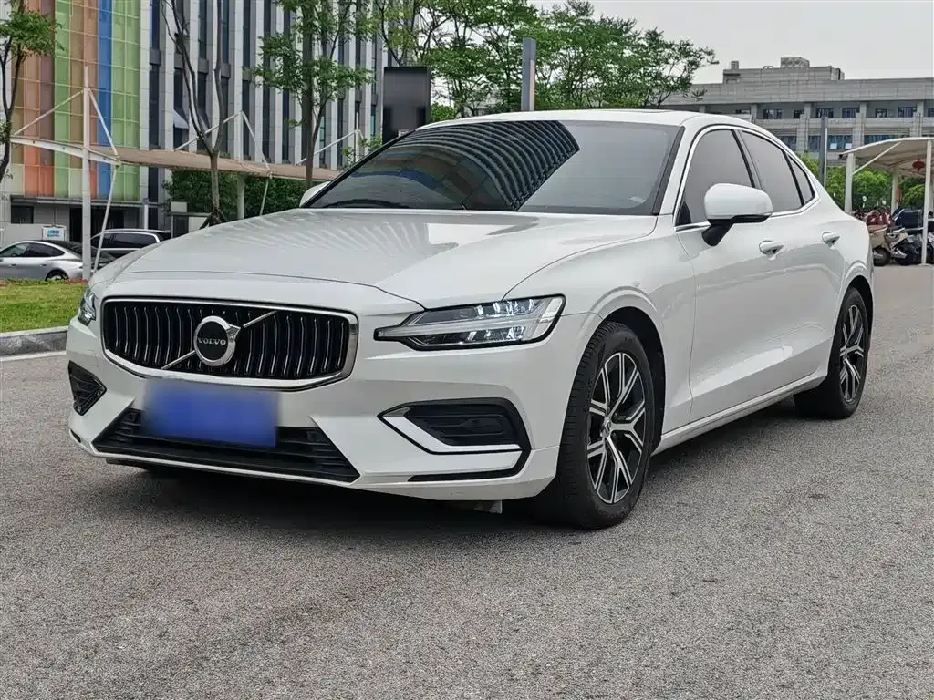 Volvo S60 — фото 8