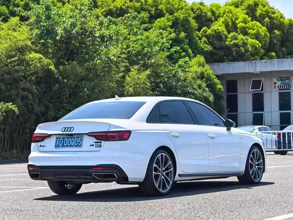 Audi A4L — фото 9