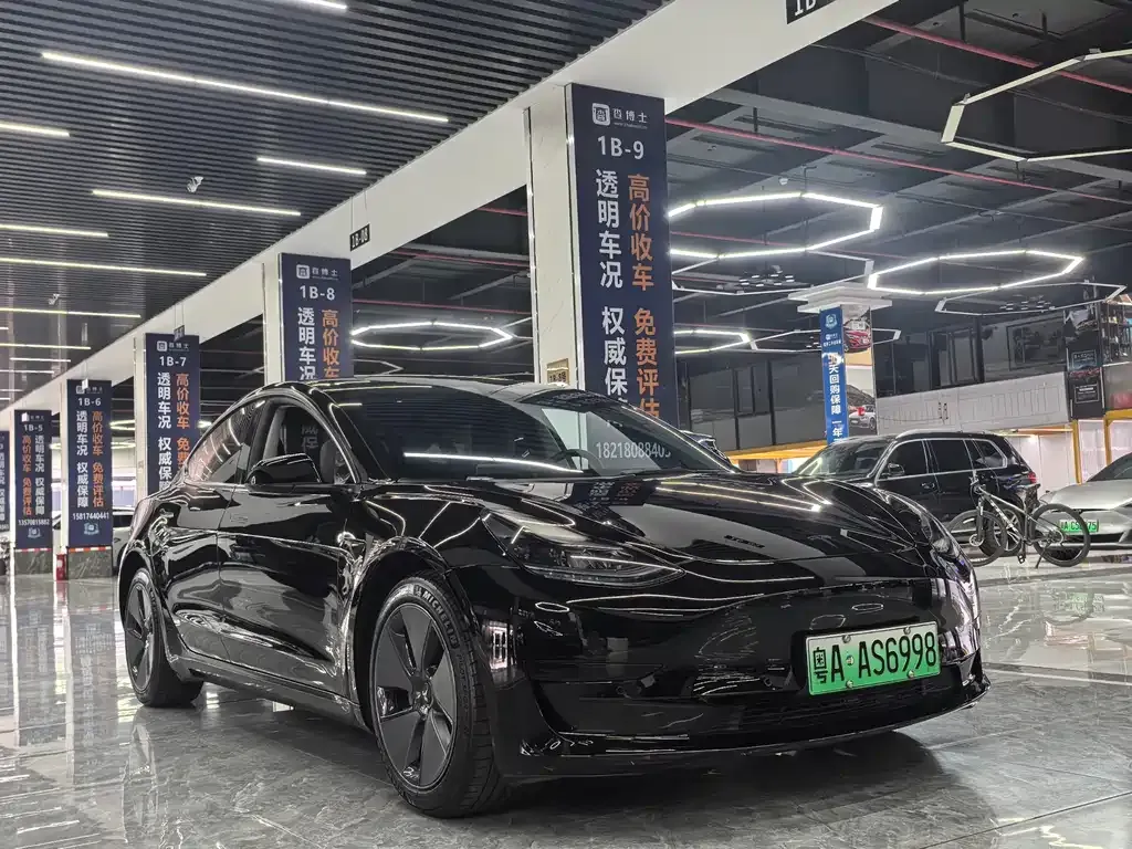 Tesla Model 3 — фото 1