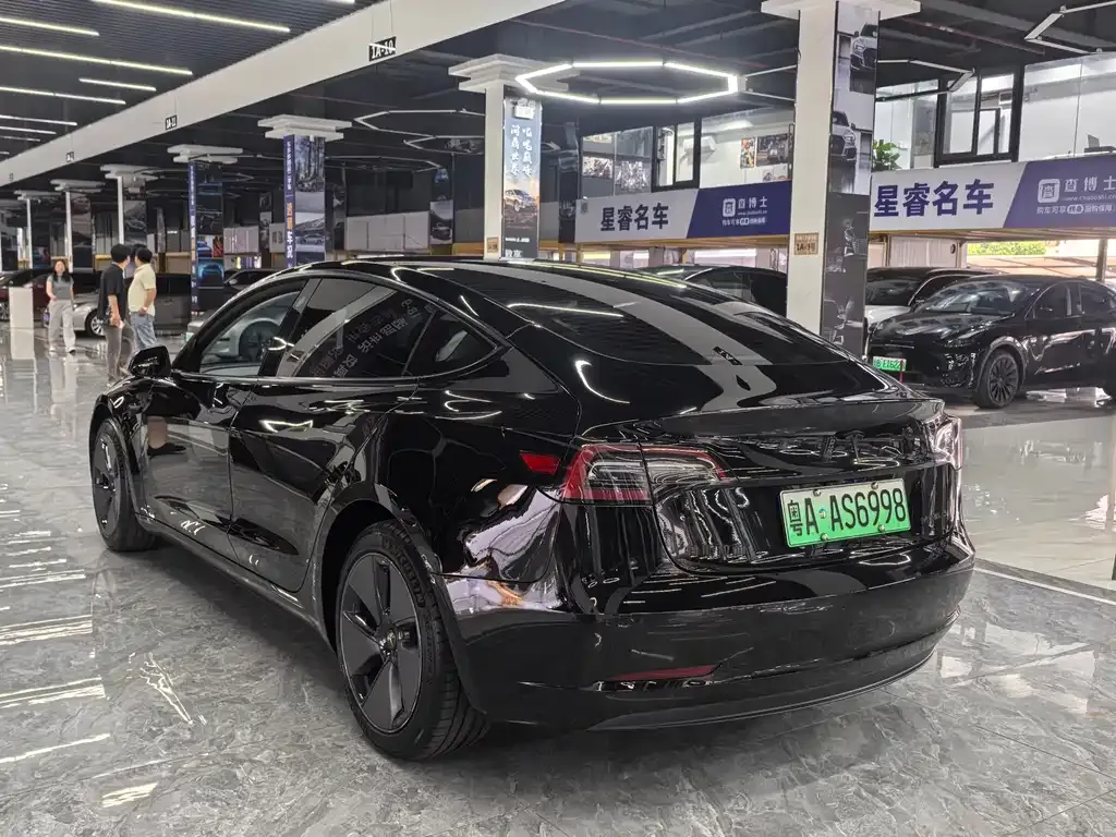 Tesla Model 3 — фото 10