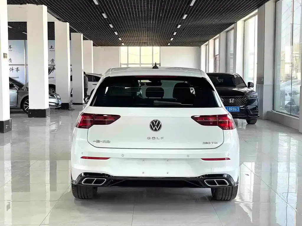 Volkswagen Golf — фото 10
