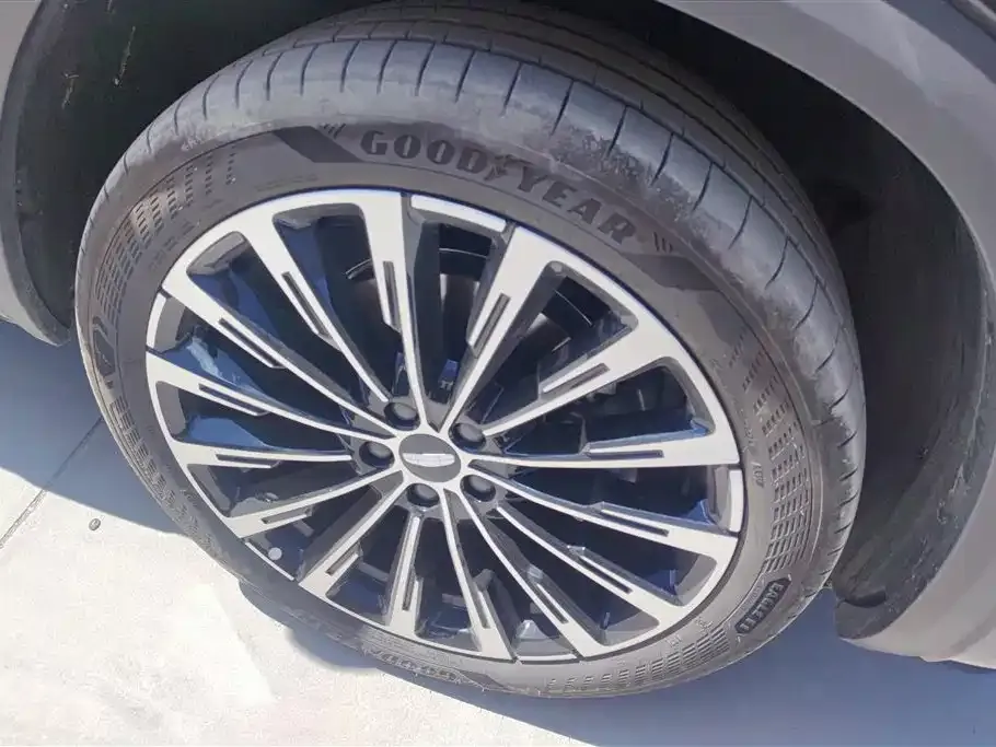 Geely Xingyue L — фото 10