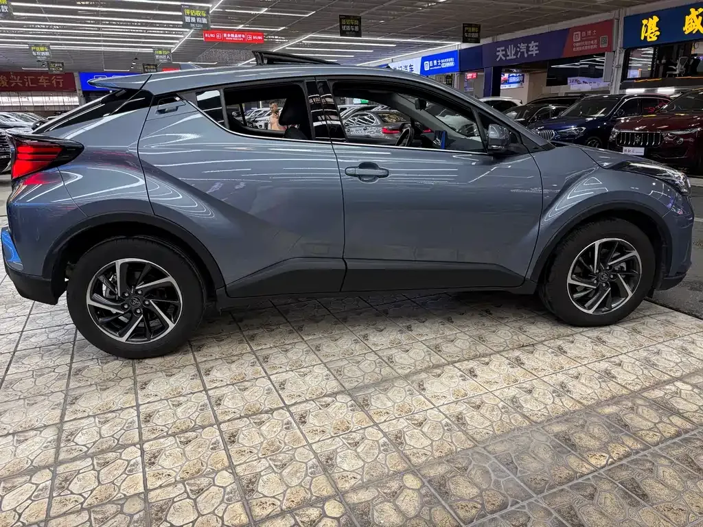 Toyota C-HR 2023 из CN, фото 8