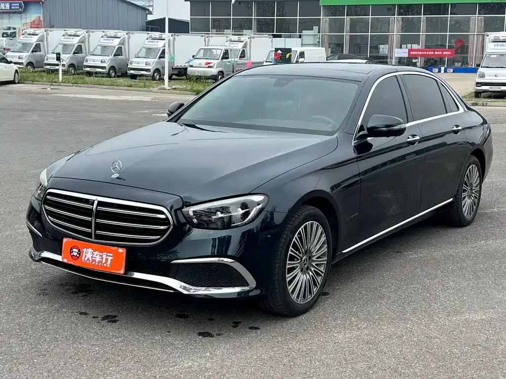 Mercedes-Benz E-Class — фото 1
