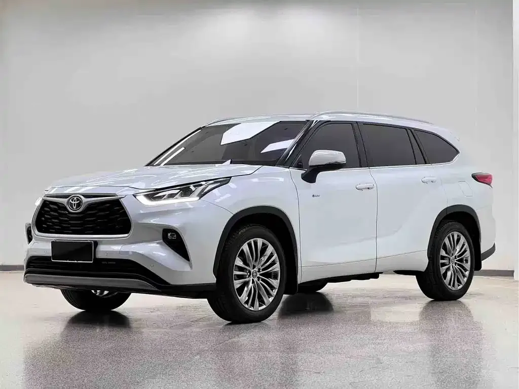 Toyota Highlander — фото 1