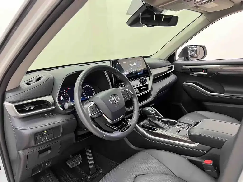 Toyota Highlander — фото 10