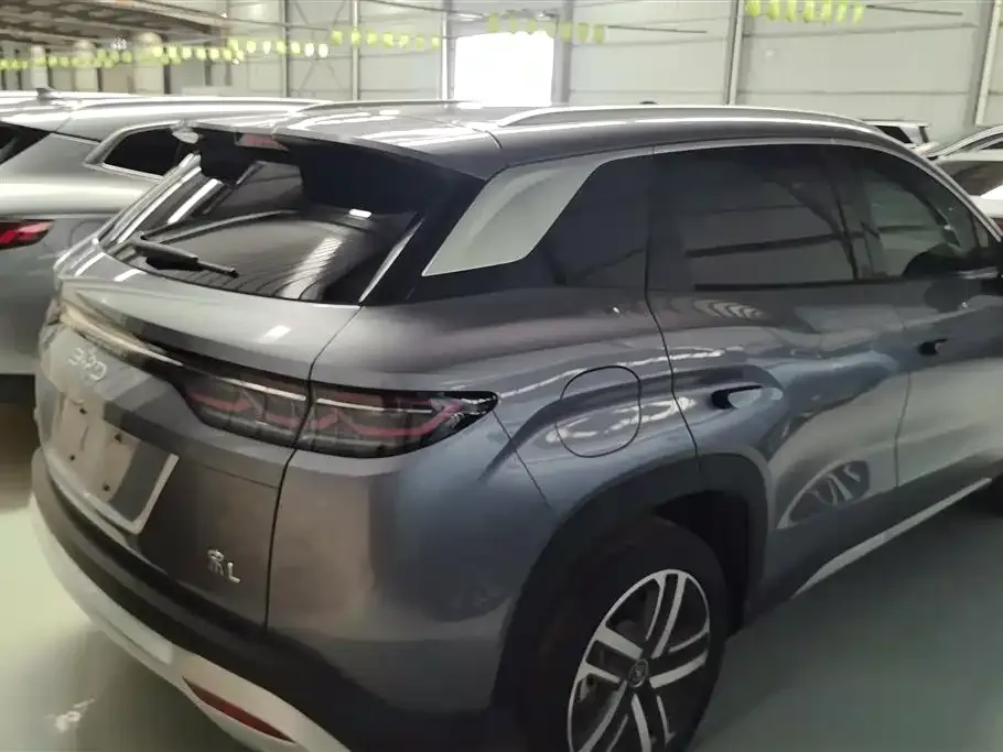 BYD L DM-i — фото 9
