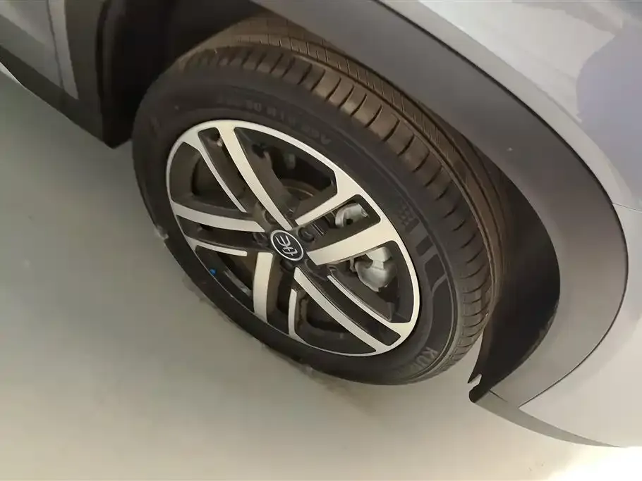 BYD L DM-i — фото 3