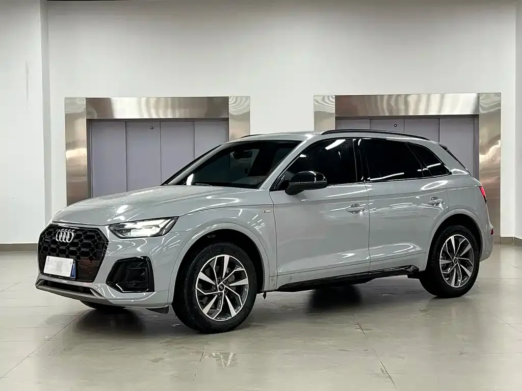 Audi Q5L — фото 1