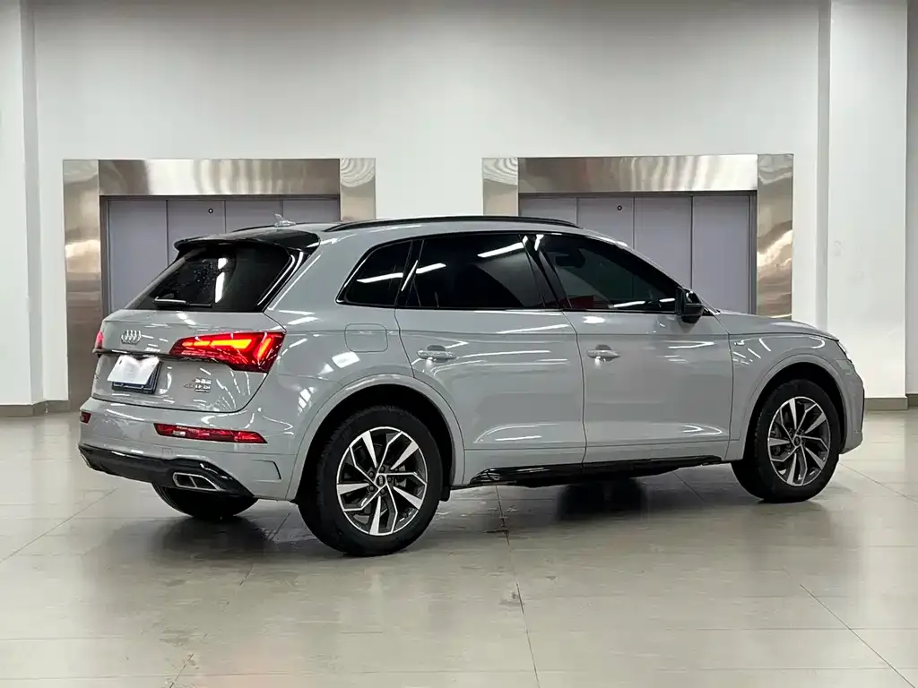 Audi Q5L — фото 5