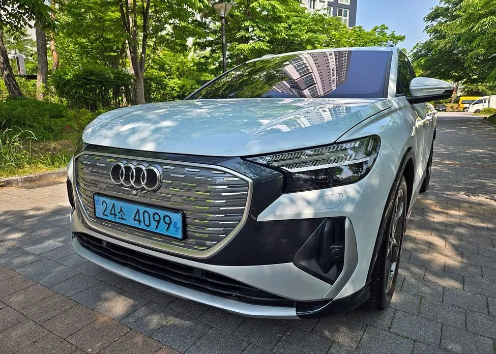 Audi Q4 e-tron — фото 4