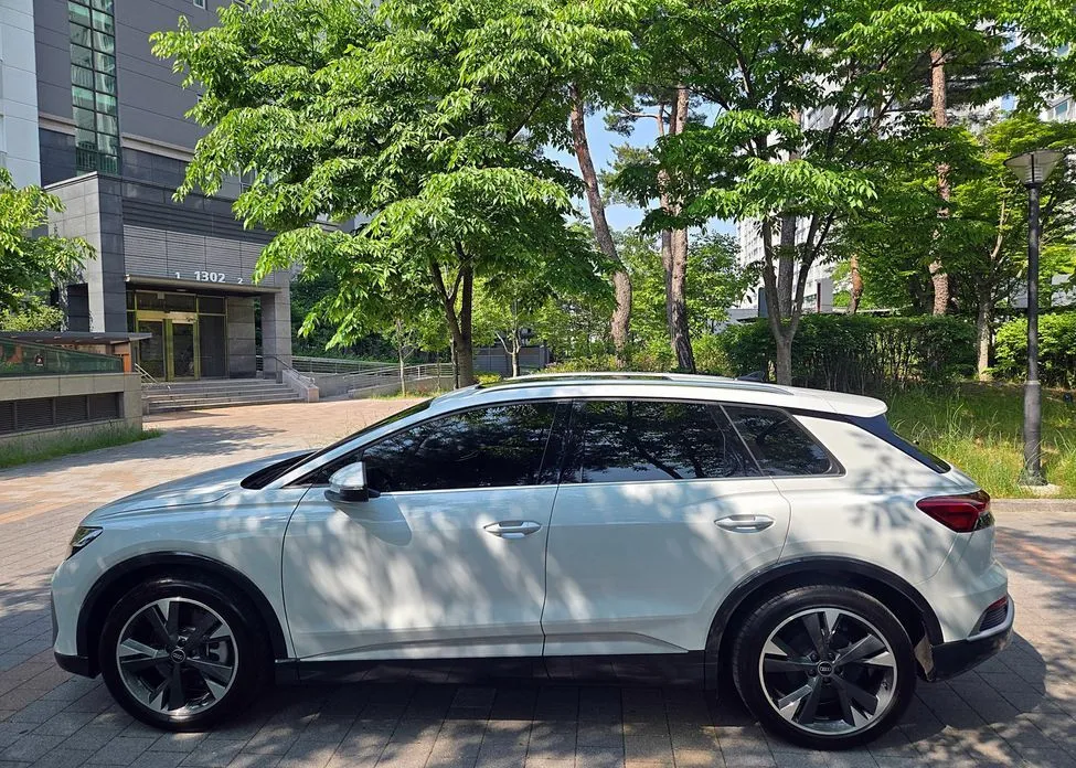 Audi Q4 e-tron — фото 10