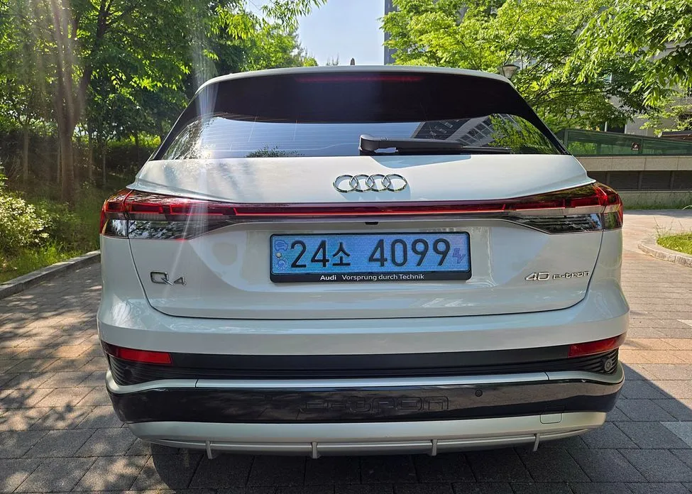 Audi Q4 e-tron — фото 9