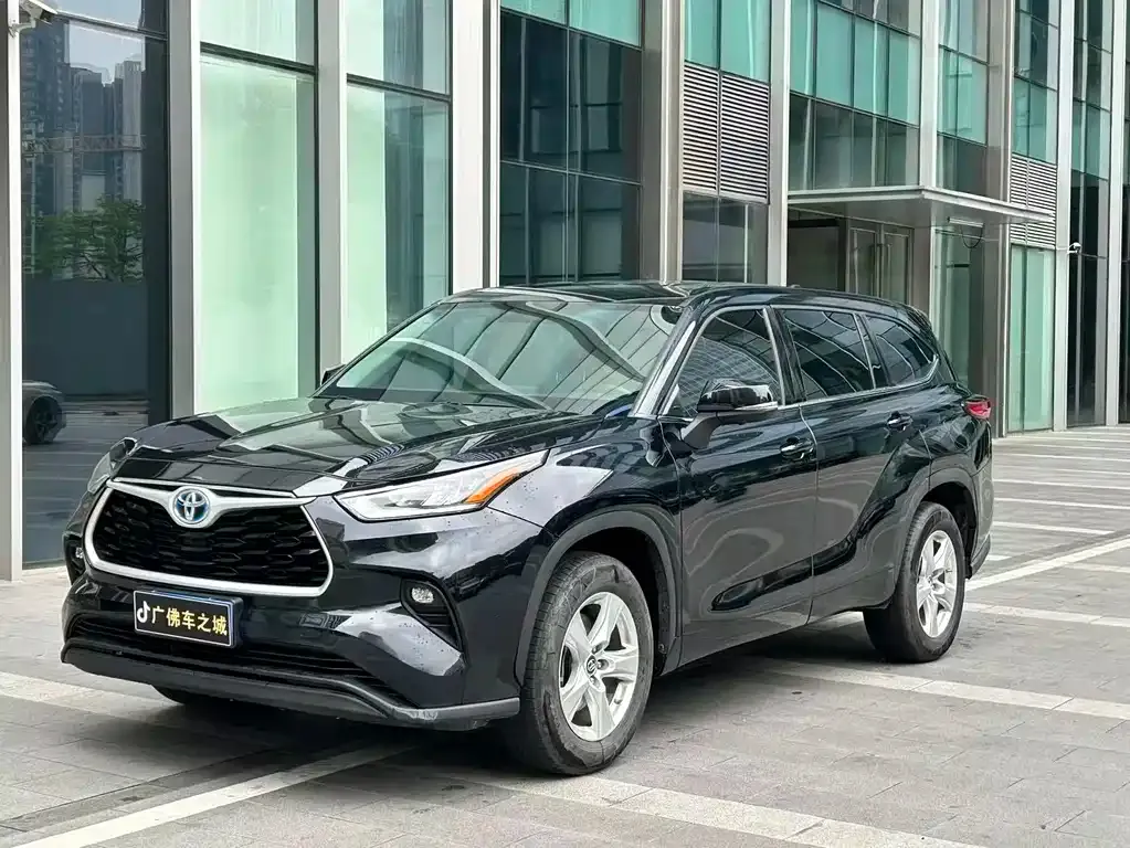 Toyota Highlander — фото 1