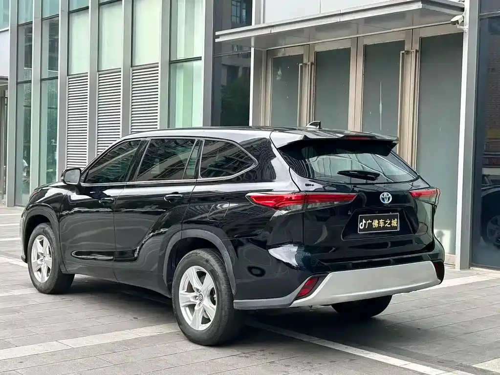 Toyota Highlander — фото 10