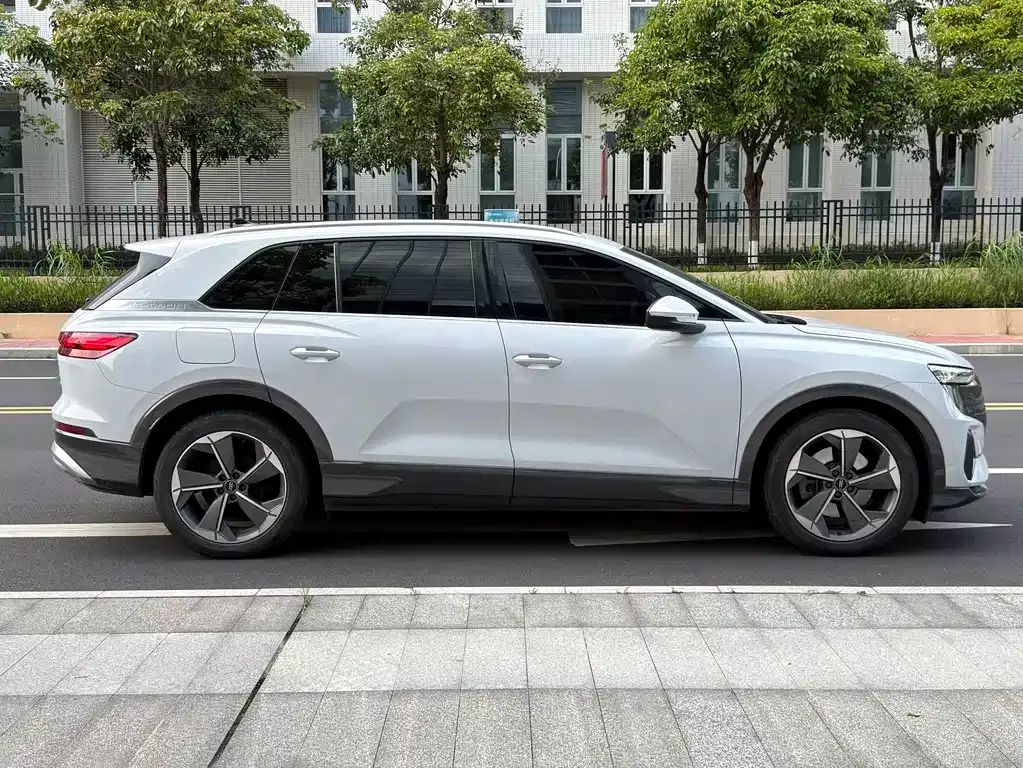 Audi Q5 e-tron 2022 из CN, фото 7