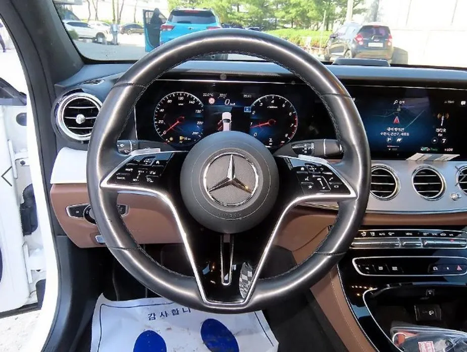Mercedes-Benz E-Class — фото 8