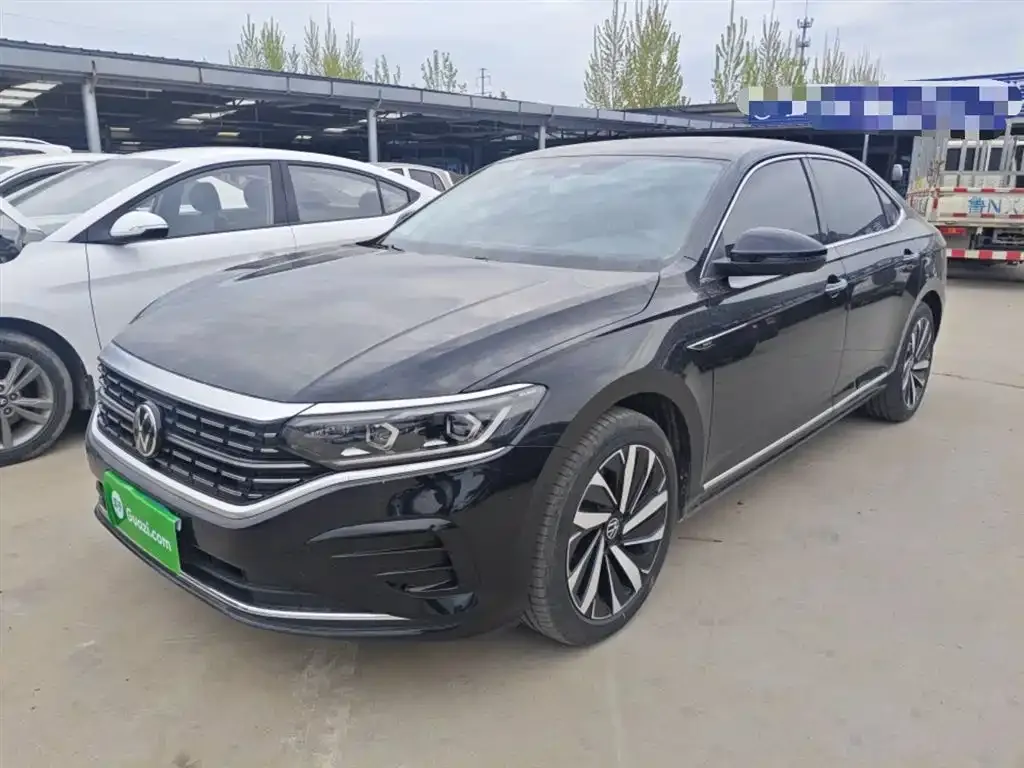 Volkswagen Passat — фото 1