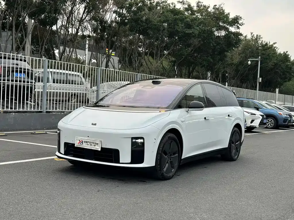 Li Auto i8