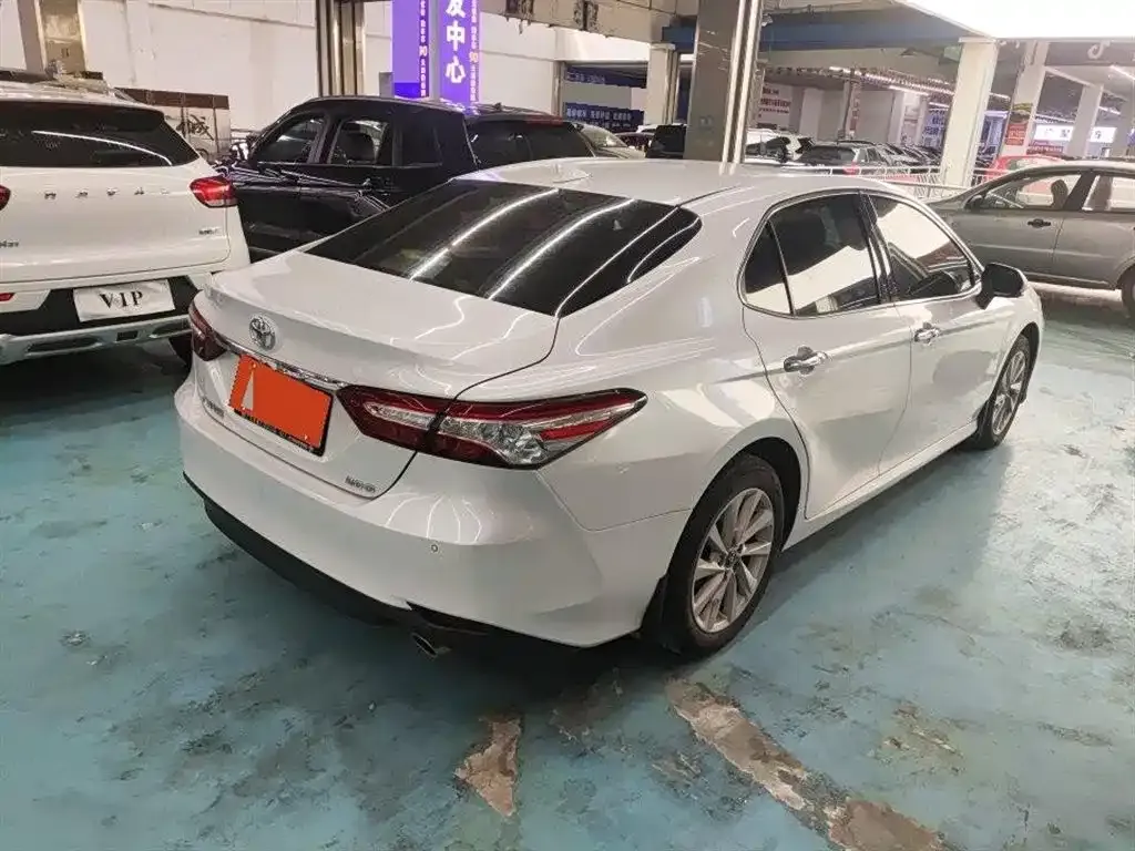 Toyota Camry — фото 6