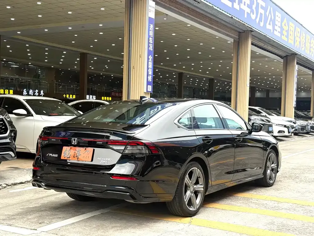 Honda Accord — фото 9