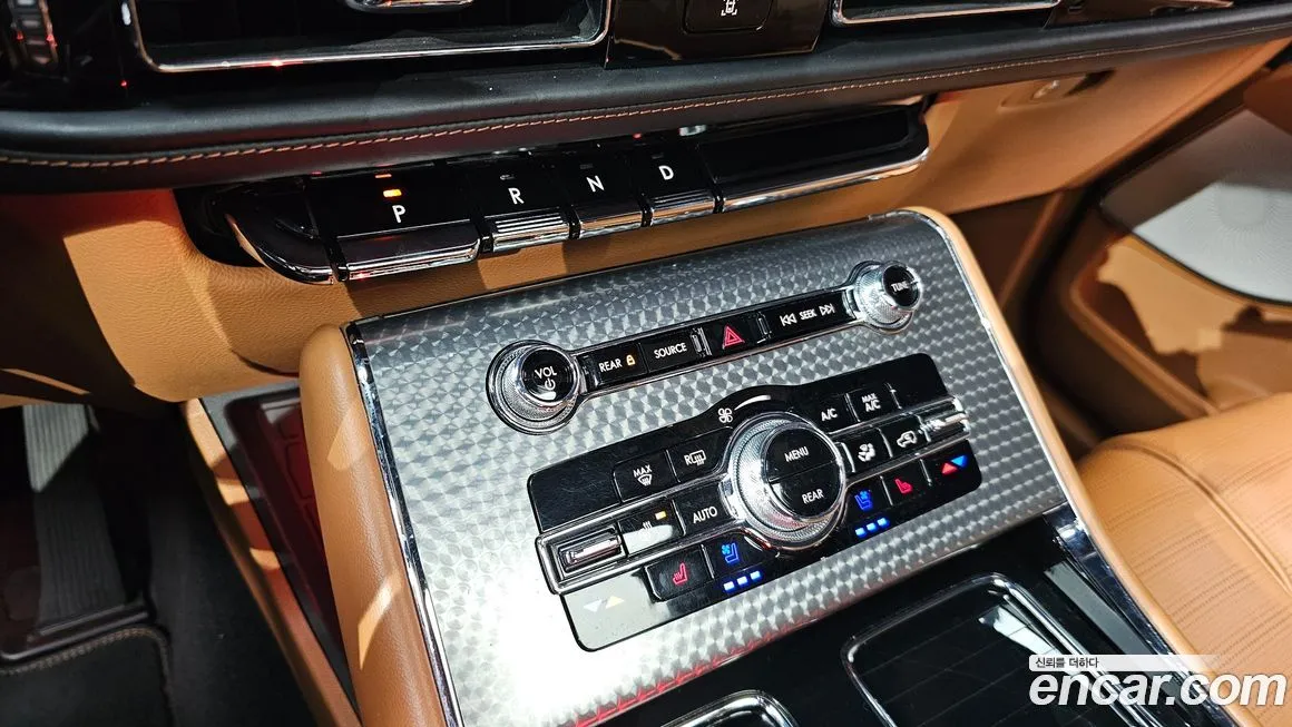 Lincoln Aviator — фото 8