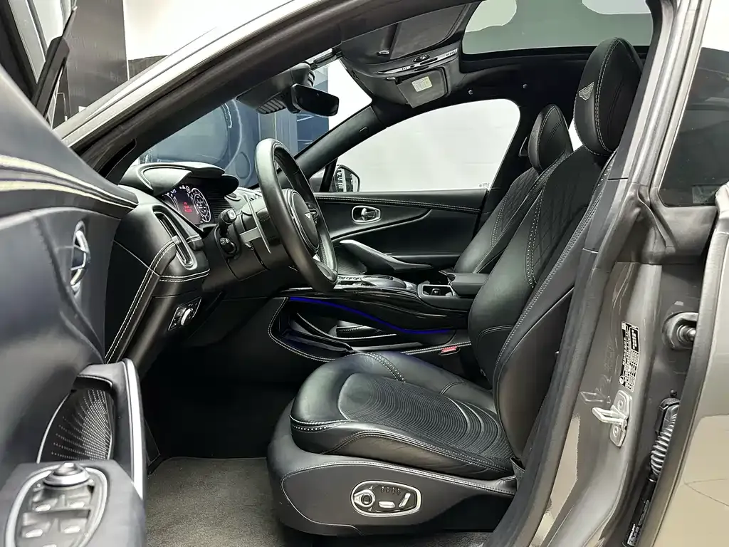 Aston Martin DBX 2022 из CN, фото 4
