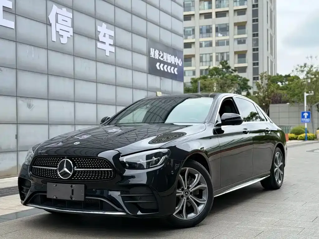 Mercedes-Benz E-Class — фото 1