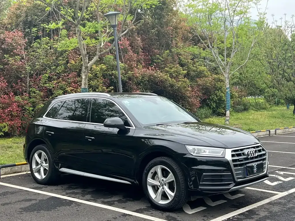 Audi Q5L — фото 10
