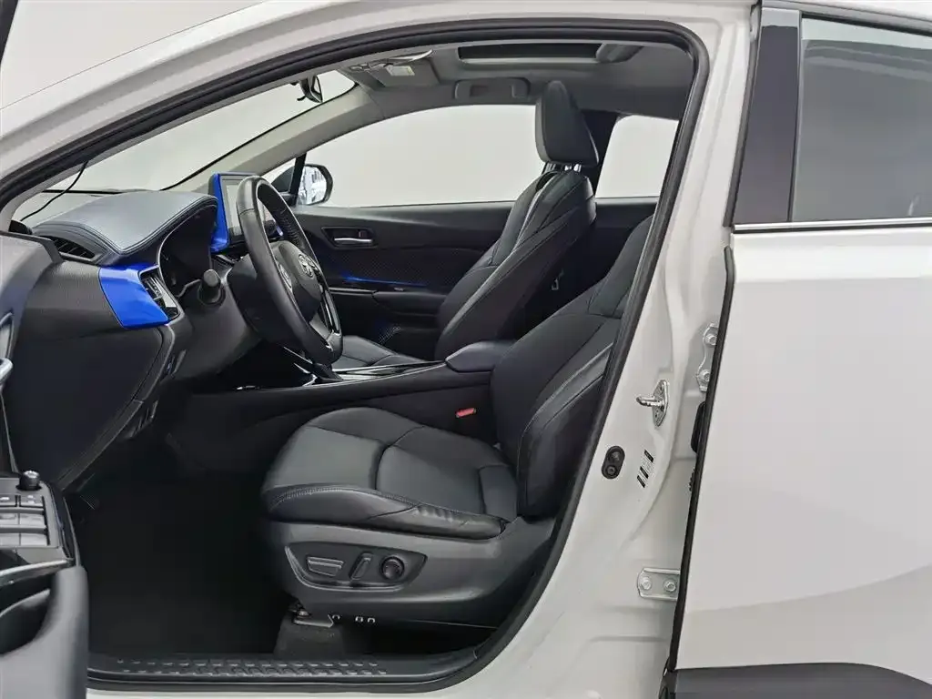 Toyota C-HR — фото 6