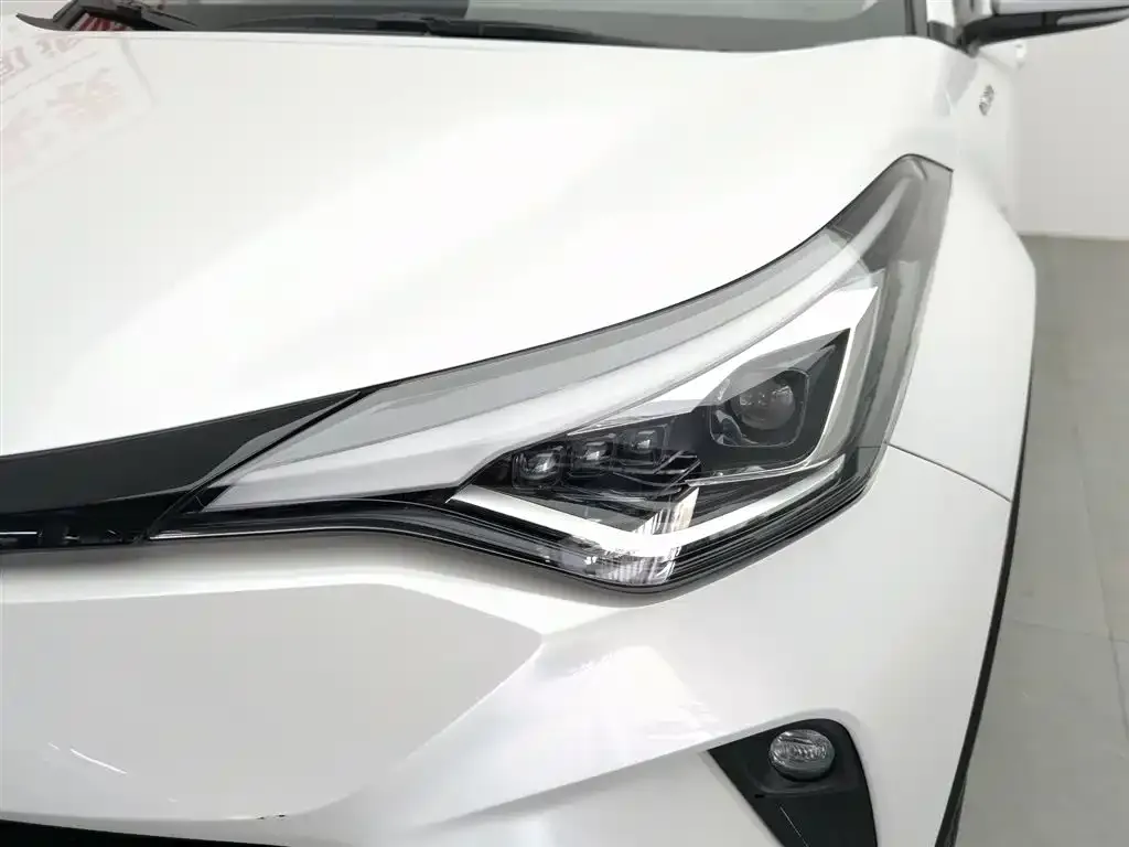 Toyota C-HR — фото 2