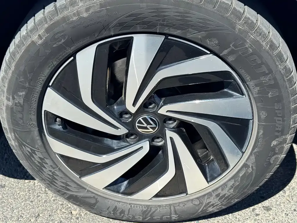 Volkswagen Tiguan L — фото 6