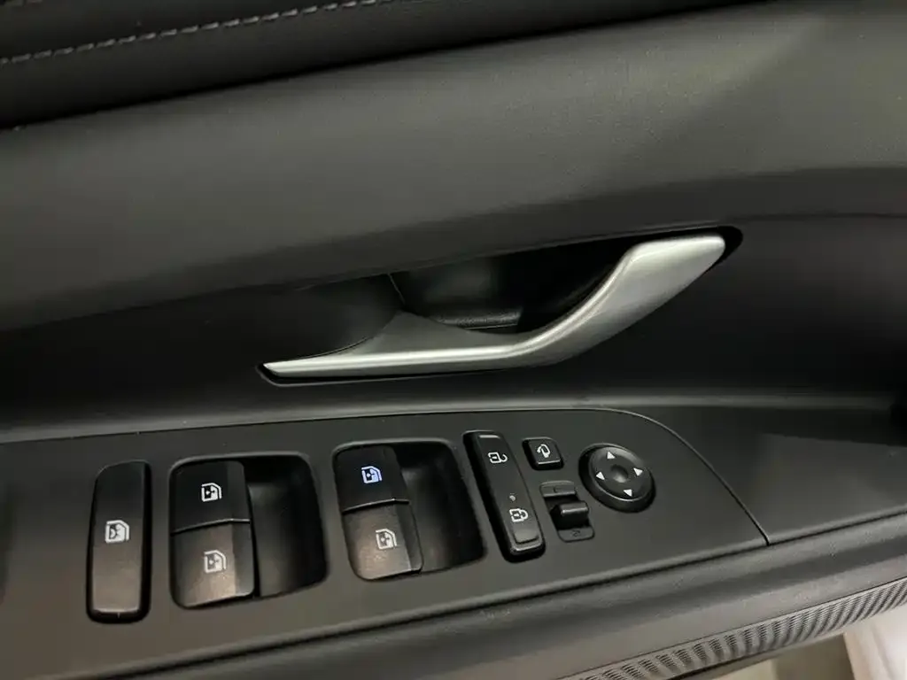 Hyundai Elantra — фото 2