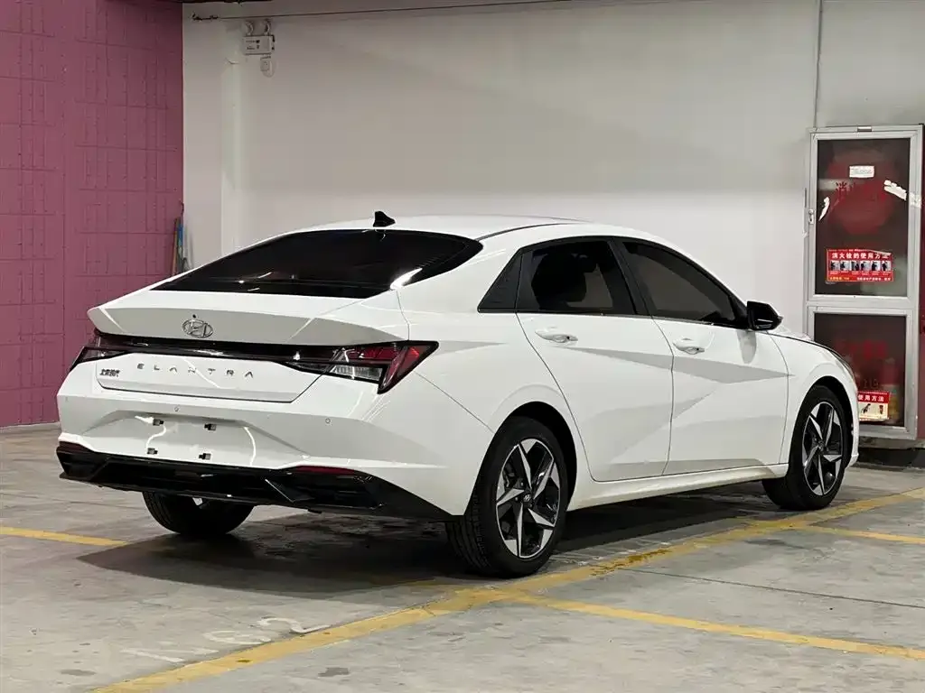 Hyundai Elantra — фото 5