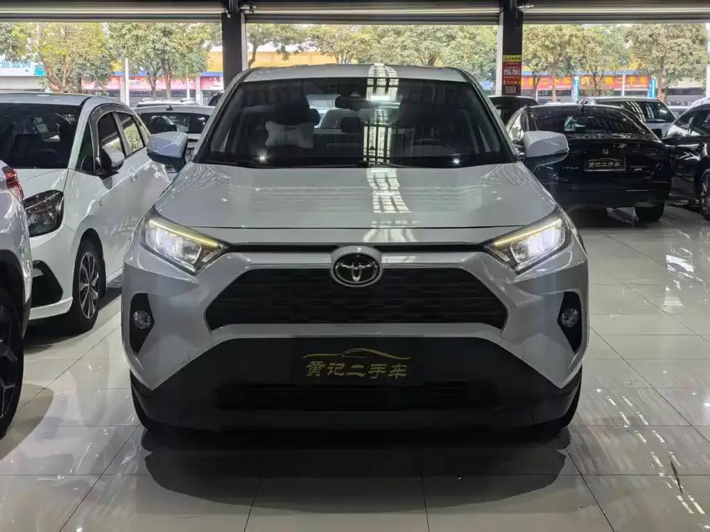 Toyota RAV4 — фото 4