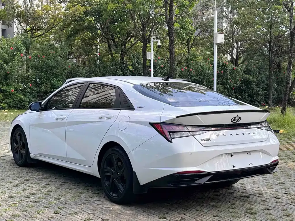 Hyundai Elantra — фото 5