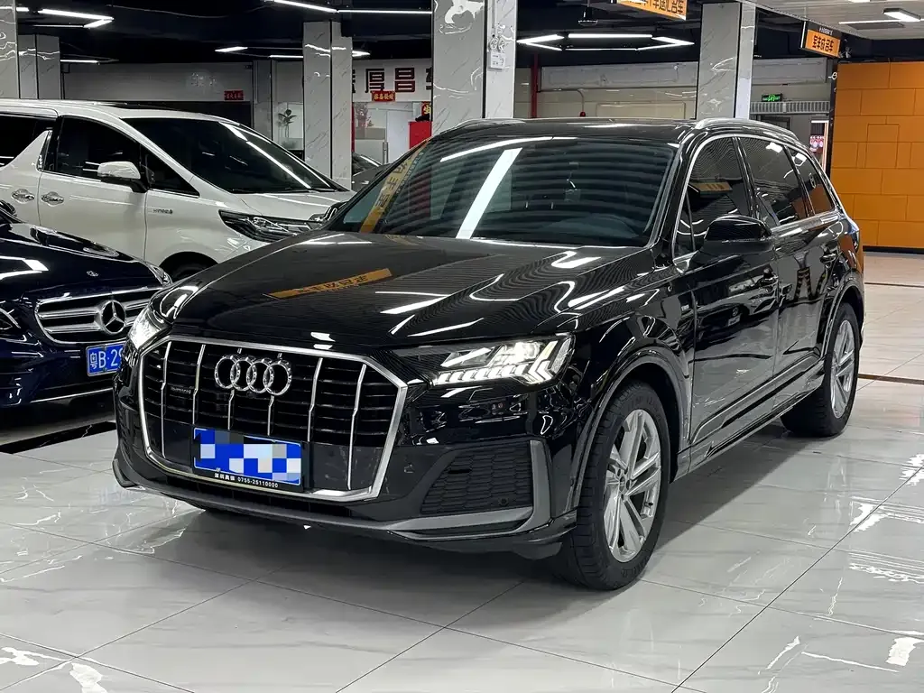 Audi Q7 — фото 1