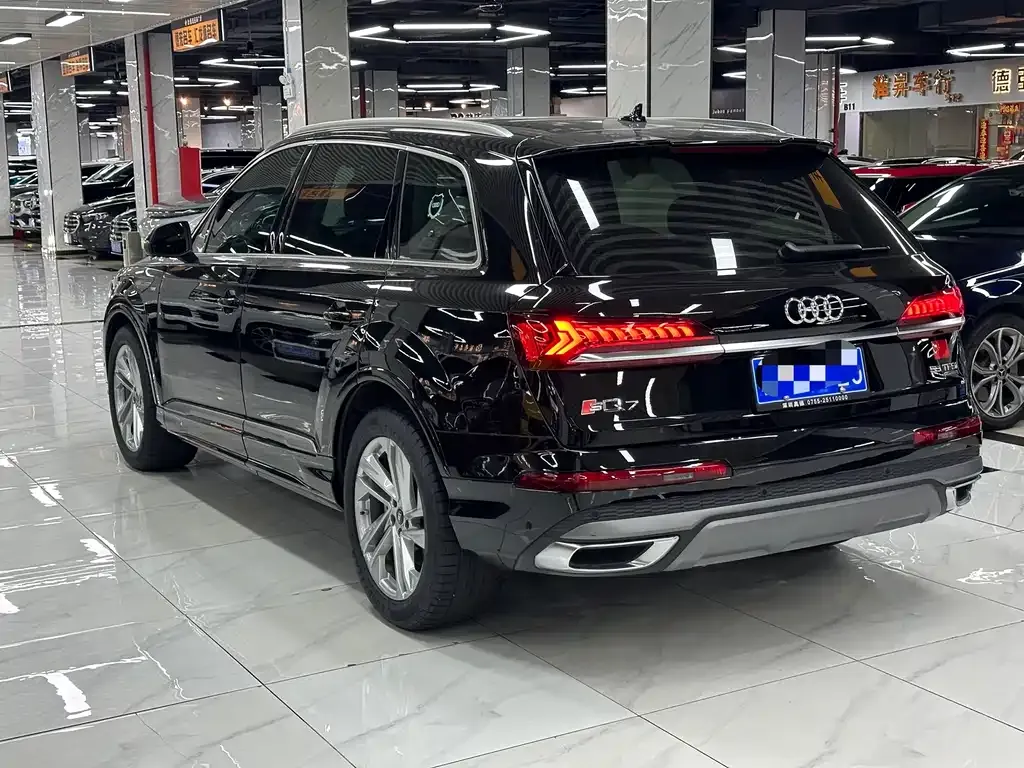 Audi Q7 — фото 10