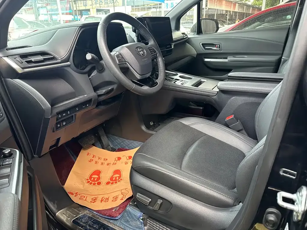 Toyota Granvia — фото 5