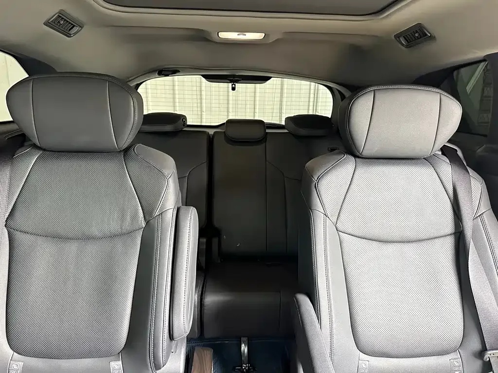 Toyota Granvia — фото 8