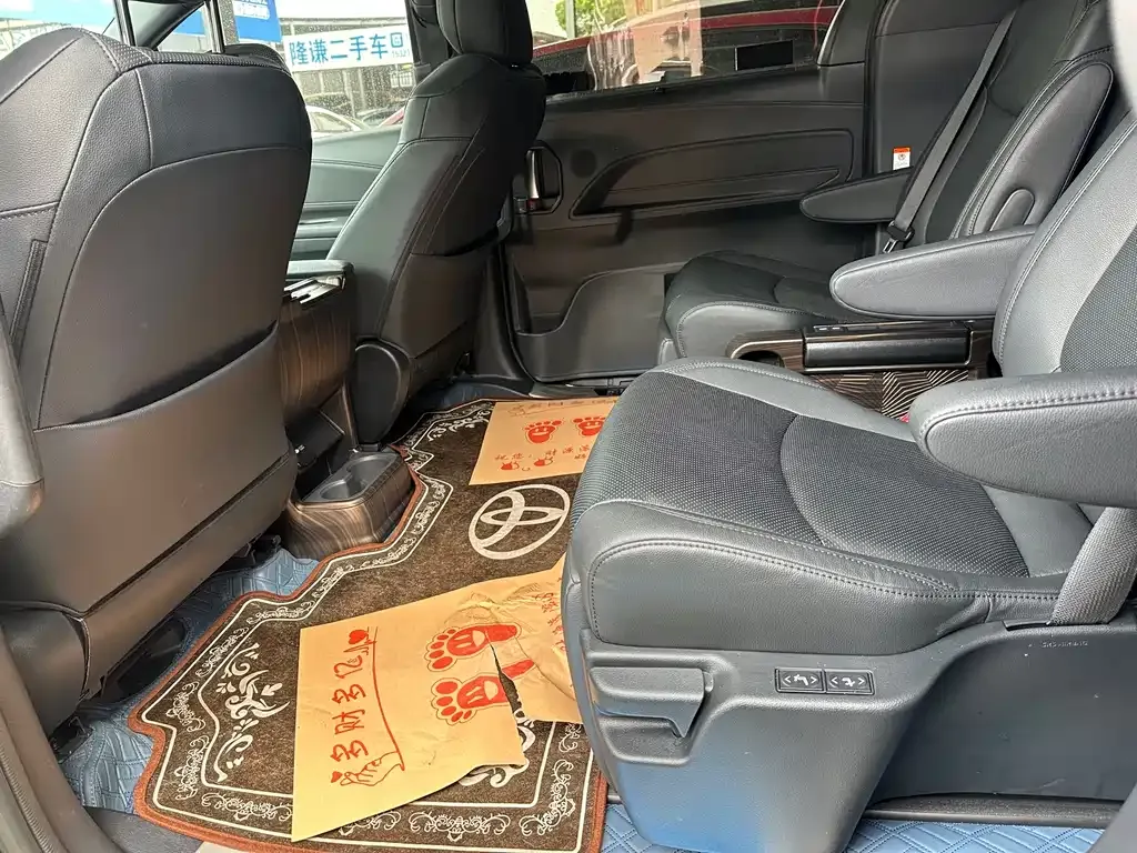 Toyota Granvia — фото 7